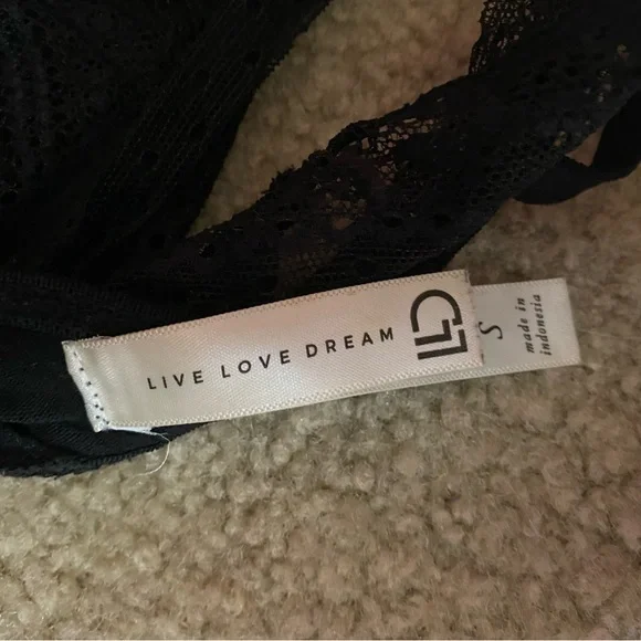 Size small - Picture 3 of 3